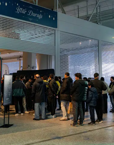 Kadıköy'de Ramazan Coşkusu: "İftar Durağı" Konseptiyle Sofralar Kuruldu!