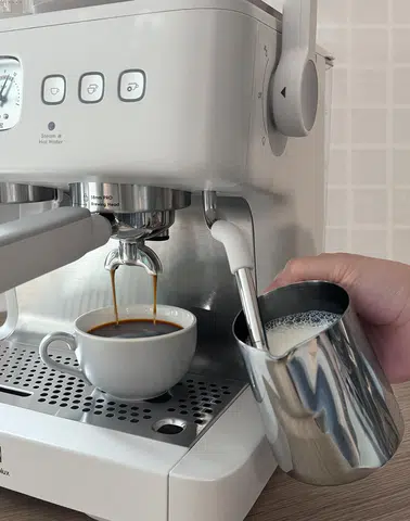 Evde Kahveseverler için: Electrolux Explore 8 Manuel Espresso Makinesi ile Barista Keyfi!