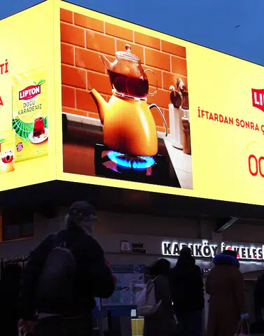 Lipton, Şehrin Merkezinde İftara Sayım Başlattı!