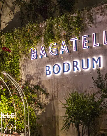 Bagatelle Bodrum, Fransız yaşam tarzını Bodrum'da yeniden sunuyor, eğlence ve lezzet dolu bir yaz vaat ediyor!