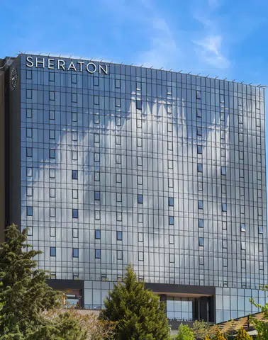 Sheraton Otelleri & Tatil Köyleri, Uşak'ta kapılarını açarak kentin tarihi termal zenginliğine modern bir dokunuş katıyor.