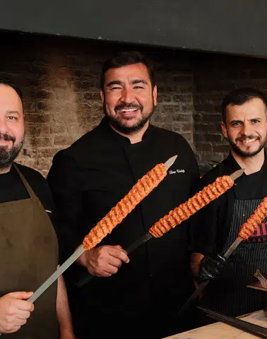 Ege Kıyılarında Geleneği Tazeleyen Gastronomi Etkinliği: Tam Ocakbaşı ve Yazz Collective İşbirliği