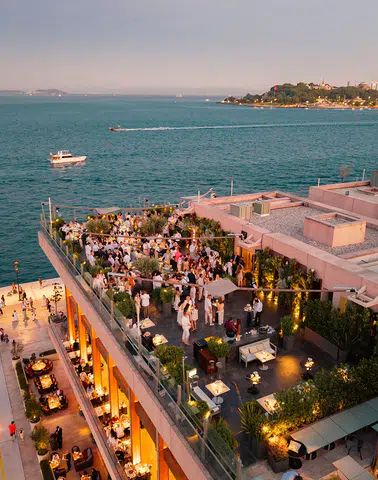 İstanbul'un Yaz Favorileri: Teras ve Bahçeli Mekanlar ile Lezzetli Tanışmalar