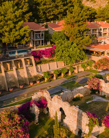 Ege'nin İncisi: Hemithea ile Unutulmaz Bir Kaçış Deneyimi