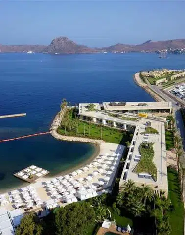 Yalıkavak Marina, Yeni Sezonda Lüks Deneyimler Sunmaya Hazırlanıyor: Global Markalarla Güçleniyor!