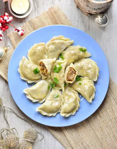 Polonya Mutfağında Pierogi: Gelenekten Moderne Uzanan Bir Lezzet Yolculuğu