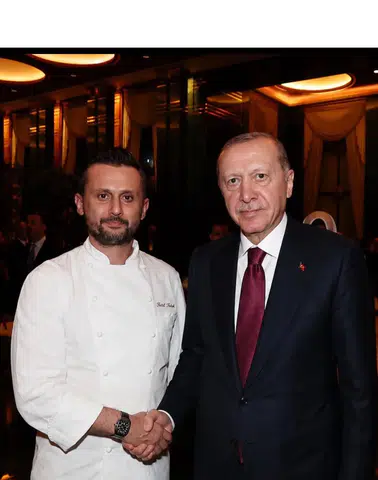 36. NATO Zirvesi’nin Şık Gala Yemeği: İki Michelin Yıldızlı Şef Fatih Tutak İmzası ile Sofraları Şenlendirdi