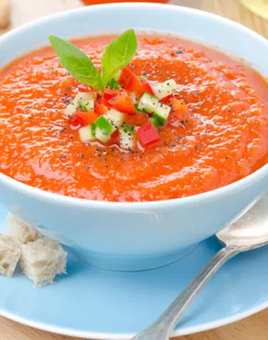 Soğuk Sebze Çorbası: Gazpacho Tarifi Nasıl Yapılır?