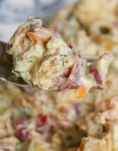 Karamelize Soğanlı Patates Salatası Tarifiyle Damaklarda İz Bırakın!