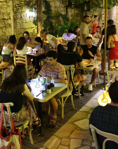 Alaçatı'da Perşembe Gecelerine Damgasını Vuran: Budin's Pizza Eğlencesi!