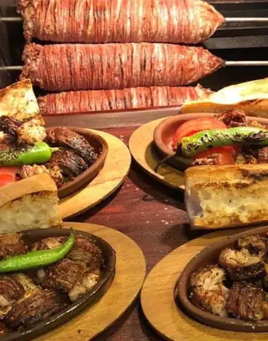 İstanbul'da Ağızda Dağılan Çıtır Kokoreçler: Kaçırılmaması Gereken Lezzet Durakları!