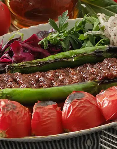 Göbeklitepe’nin 12 Bin Yıllık Mirası Sofralara Geliyor: “Göbeklitepe Kebabı” İle Tarihin Tadını Çıkarın!