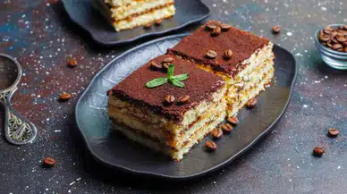 Meskende kolay tiramisu nasıl yapılır? Kedi lisanı bisküvili tiramisu tarifi!