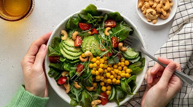 En az bir öğününüzü dışarıda yiyorsanız dikkat! Tüketilen yiyecekler kontrol edilmeli