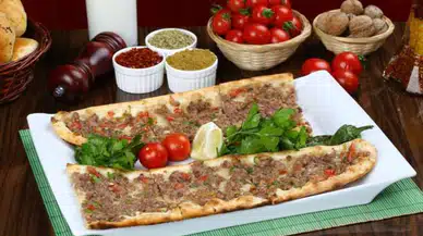 Konya’nın meşhur etli ekmeği nasıl yapılır?