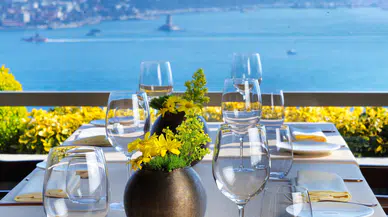 Izaka Terrace'ta Unutulmaz Bir Yılbaşı Gecesi: Lezzet ve Eğlence Bir Arada!