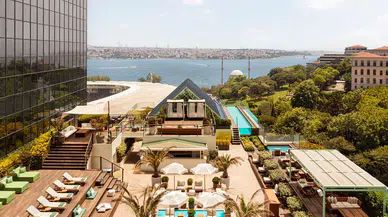 Annelere Özel The Roof'ta Şahane Bir Geç Kahvaltı Keyfi!