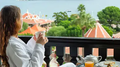 Zamansız Bir İkon Yeniden Taht Kurdu: Martı Resort, “Marmaris’te Lüks Konaklamanın Zirvesi” Olarak Öne Çıktı