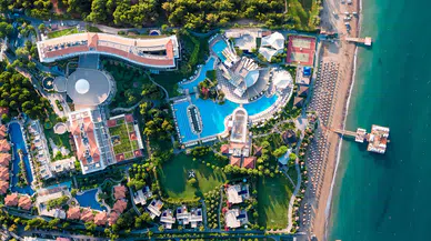 Ela Excellence Resort Belek yenilenebilir enerjiyle sürdürülebilir turizme yöneliyor, I-REC sertifikasını aldı.