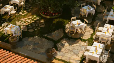 Yazın Keyfini Çıkarabileceğiniz Şehrin Kalbindeki Grasidi Gastro Garden!