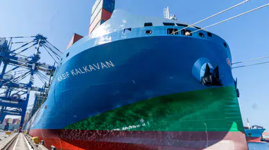 Türkiye'nin İlk LNG'li Konteyner Gemisi Kaşif Kalkavan, Marport'taki İlk Yükleme Noktasına Uğradı