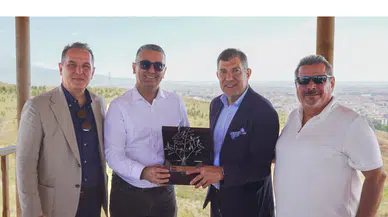 Kâmil Koç ve Mercedes-Benz Türk: Bir Asırlık Başarıyı Fidanlarla Taçlandırdılar!