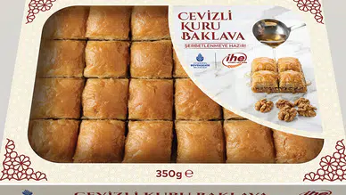 İBB Halk Ekmek, Ramazan Ayı'na özel cevizli baklavayı market raflarına sunarak iftar sofralarına lezzet katmaya başladı.