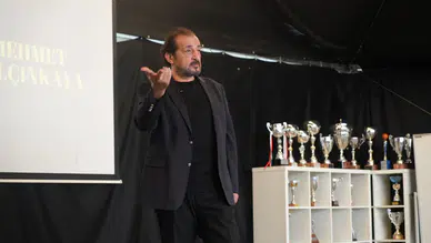 Şef Mehmet Yalçınkaya, BİLGİ Üniversitesi'nde Öğrencilerle Bir Araya Gelerek 'Başarı İçin Zorluklarla Yüzleşmek Gerekiyor' Mesajını Verdi