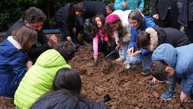 Üsküdar'da Çocuklar Ata Tohumları ile Toprağa Dokundu: Geleceğe Yeşil Bir Yatırım!