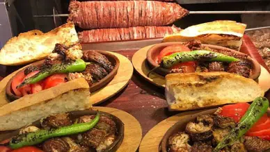 İstanbul'da Ağızda Dağılan Çıtır Kokoreçler: Kaçırılmaması Gereken Lezzet Durakları!