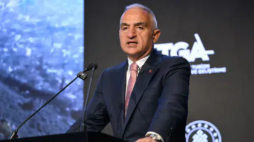 Türkiye Turizmde Rekor Kırdı: 50 Milyar Dolarlık Gelir ile Tarihi Zirve