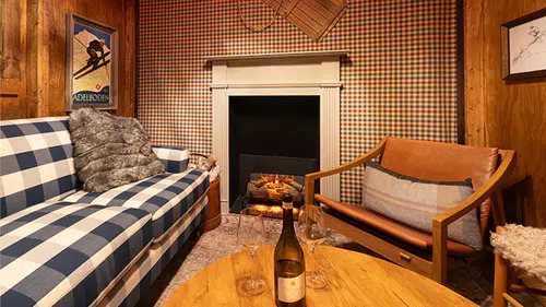 THE PENINSULA NEW YORK, İkonik Çatı Terasında İSVİÇRE DAĞ EVLERİ 'CHESA' İle Büyülüyor