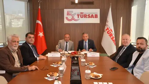 Hacıalioğlu'ndan Çavdarhisar'a Sert Eleştiri: "TÜRSAB'a Yönelik Gizli Bir Saldırı Söz Konusu!"