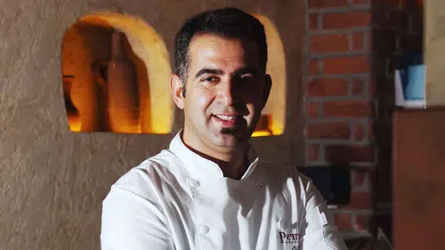 Geleneksel Tatlarla Donatılmış Bir Yılbaşı Masası: Geçmişten Günümüze Bir Yolculuk