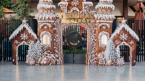 Kadıköy'de Yeni Yıl Coşkusu: Winter Alley Tüm Ziyaretçilerini Heyecanla Bekliyor!