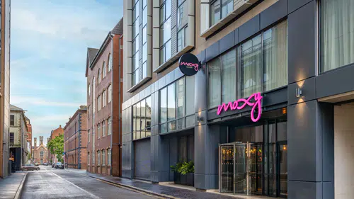 Moxy Hotels, Avrupa, Orta Doğu ve Afrika Bölgesi'ndeki 100. Otelini Törenle Hizmete Aldı!