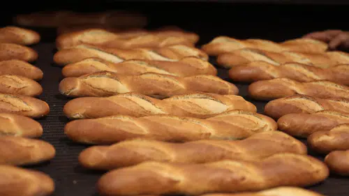 İBB Halk Ekmek’ten Baget Ekmek Fırtınası: Yeni Lezzet Büfelerde Kendisini Gösterdi!