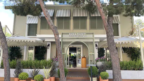 Etiler'deki Cookshop Arka Bahçe Yenilendi: Şehrin Merkezinde Huzurlu ve Sıcak Bir Atmosfer Sunuyor!