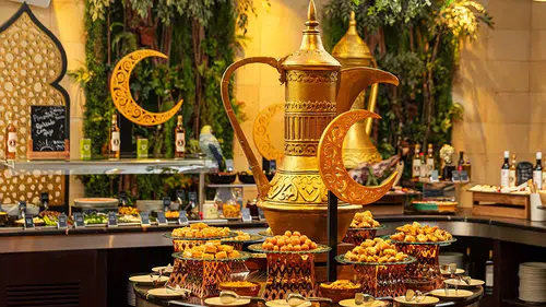 Ramazan Ayında Suudi Arabistan: Geceleri Hareketli, Sofralar Birleşiyor!