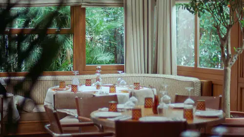 COZY: Şehir Merkezinde Geçmiş ve Geleceği Buluşturan Sıcak Bir Mekan