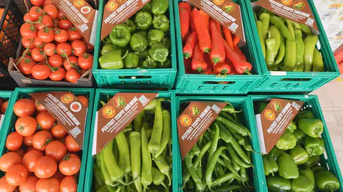 ŞOK Marketler'de Pestisit Kontrolü Genişliyor: Domateslerin Ardından Biberler de İnceleniyor!