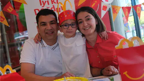 McDonald's'ta Her Yaş İçin Doğum Günü Kutlaması!