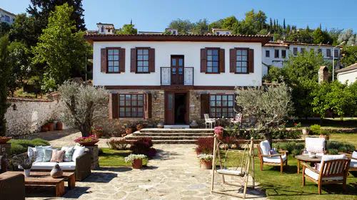 Şirince'de Zeytin Hasadı Coşkusu: Güllü Konakları'nda Doğanın Melodisi