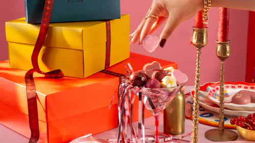 Aşkın Renkleri: Zsa Zsa Zsu, Sevgililer Günü’ne Özel Renkli Kutlamalarla Geliyor!