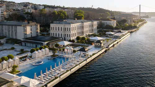 Forbes'tan Four Seasons Hotels İstanbul'a İki Kez Beş Yıldızlı Değerlendirme!