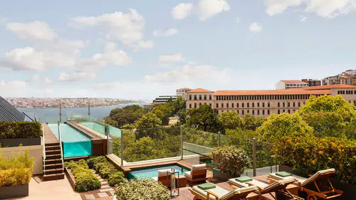 İstanbul'un Yeni Buluşma Adresi: The Roof!