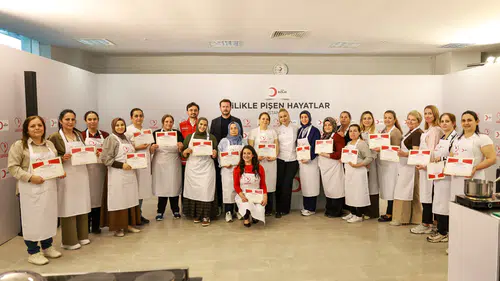 Ünlü Şef Danilo Zanna, Depremzedelerle Dayanışma İçin Kadınlarla Mutfakta Buluştu!