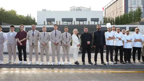 Alaz Restoran, Mehmet Yalçınkaya'nın İmzasıyla Birinci Yaşını Coşkuyla Kutladı!