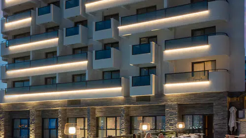 Kuşadası'nın Lezzet Merkezi "Savlo", Yeni Sezonunu Coşkuyla Karşıladı!