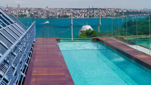 Rooftop Sonsuzluk Havuzu: Şehir Hayatından Uzaklaşmanın Yeni Yolu